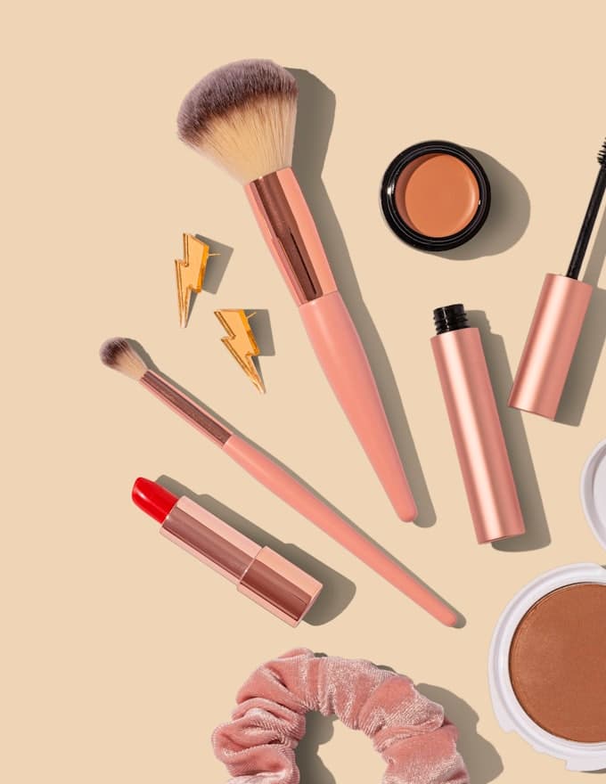 Airbrush vs. Traditional Foundation: A Pro's Guide